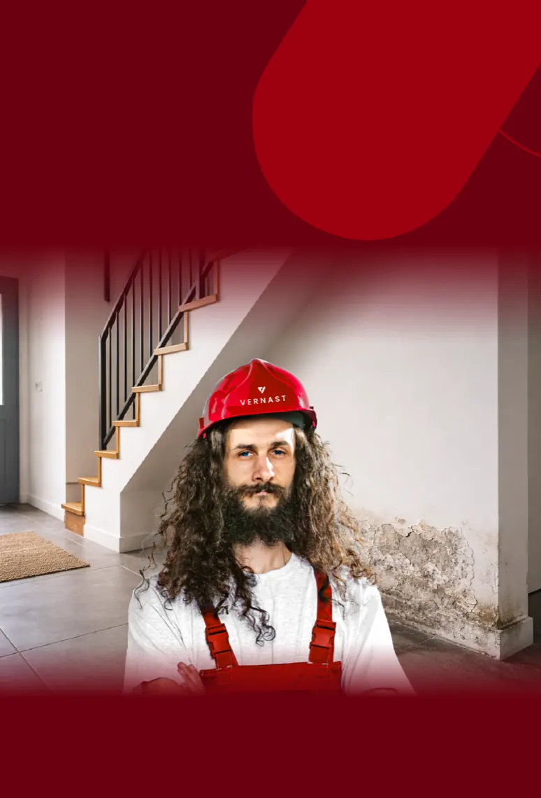 Vernast-vakman aan het werk: binnenmuren